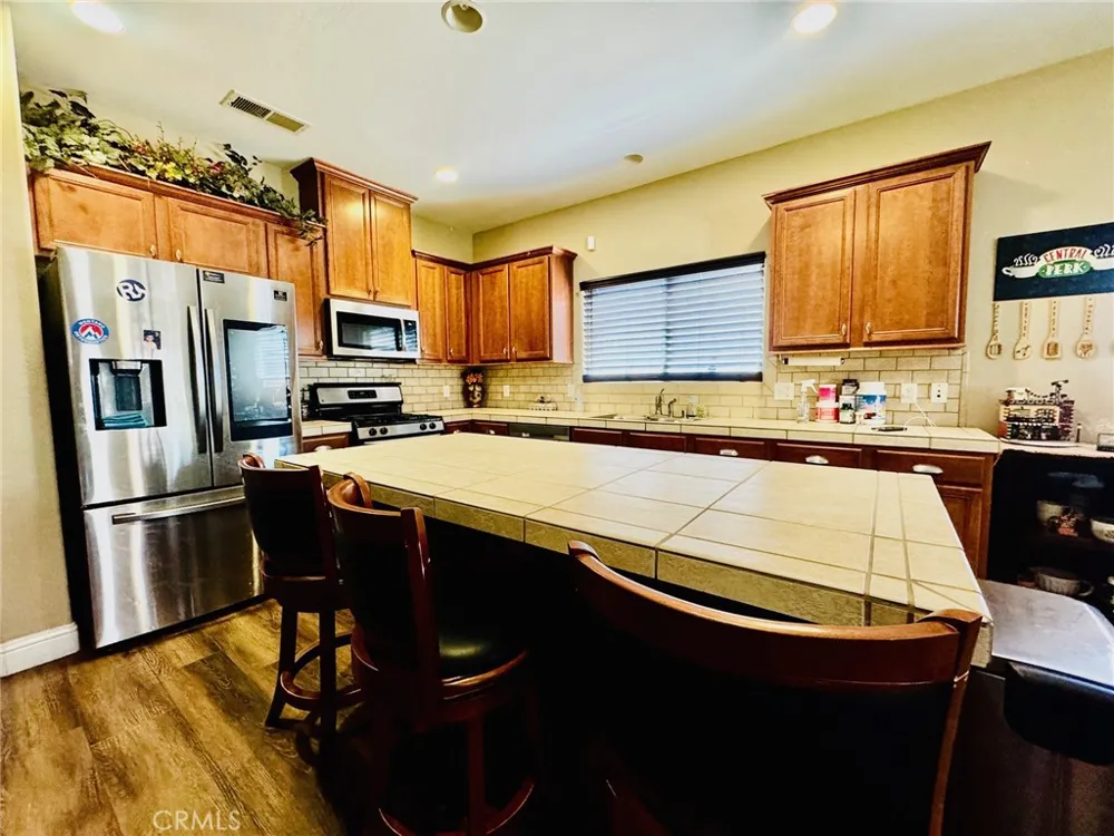 2404 Sosa Drive Bakersfield, CA 93313