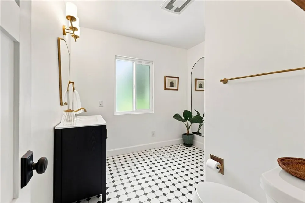 8337 Lennox Avenue Panorama City, CA 91402