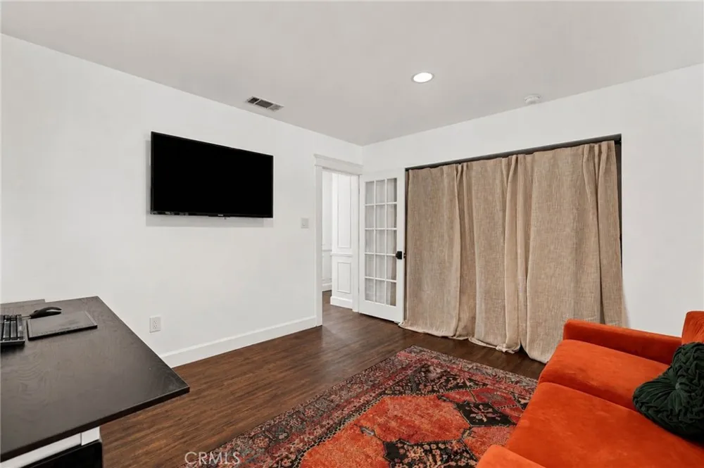 8337 Lennox Avenue Panorama City, CA 91402