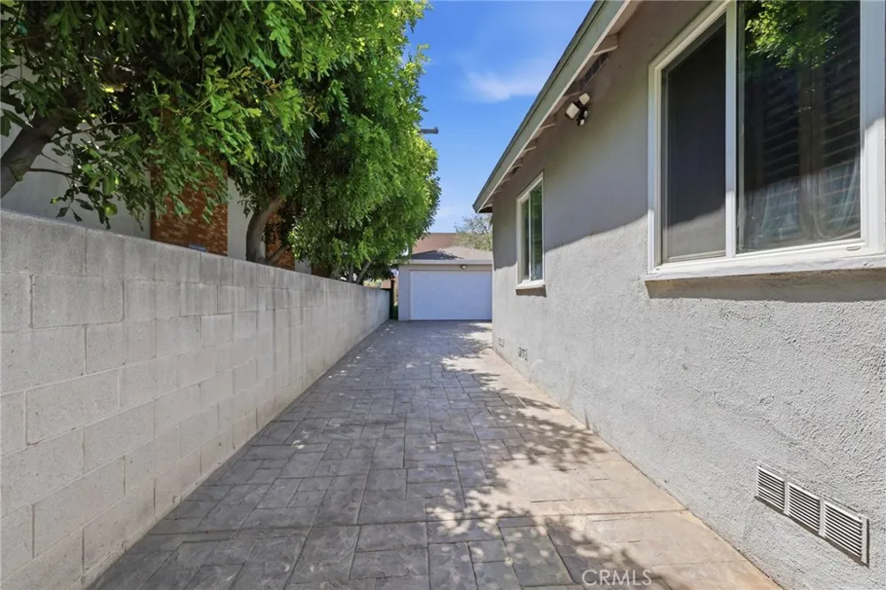 8337 Lennox Avenue Panorama City, CA 91402