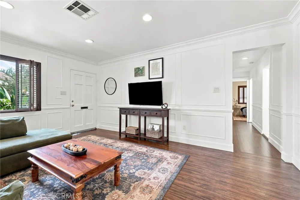 8337 Lennox Avenue Panorama City, CA 91402