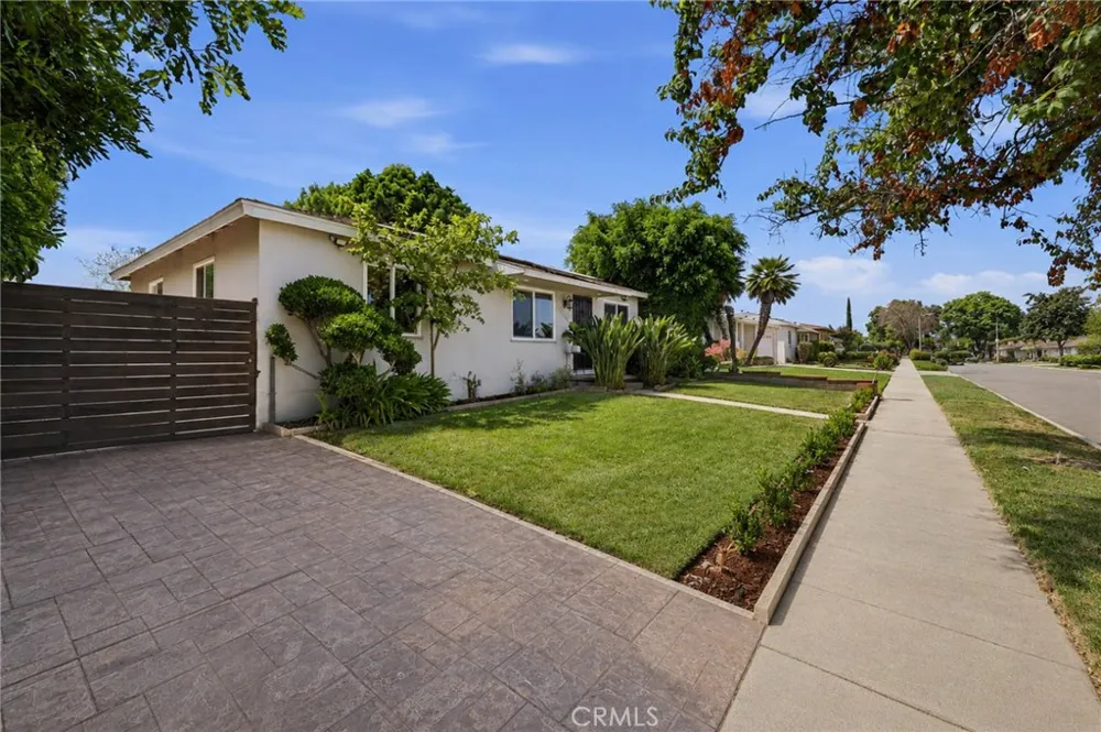 8337 Lennox Avenue Panorama City, CA 91402