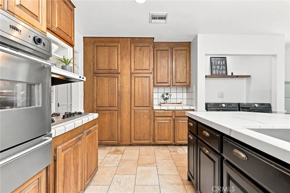 8337 Lennox Avenue Panorama City, CA 91402