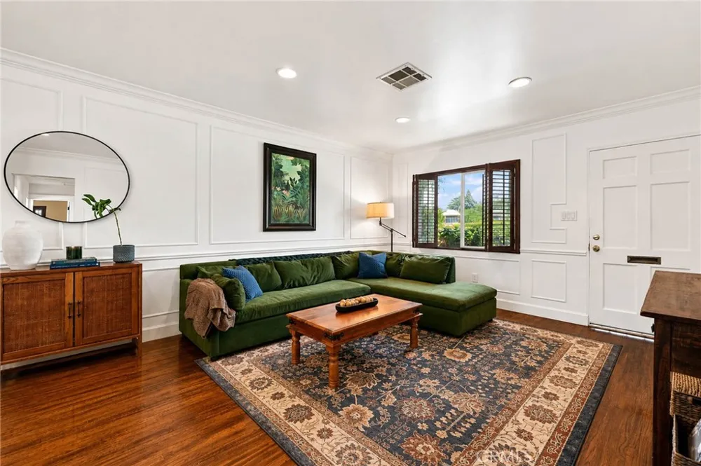 8337 Lennox Avenue Panorama City, CA 91402