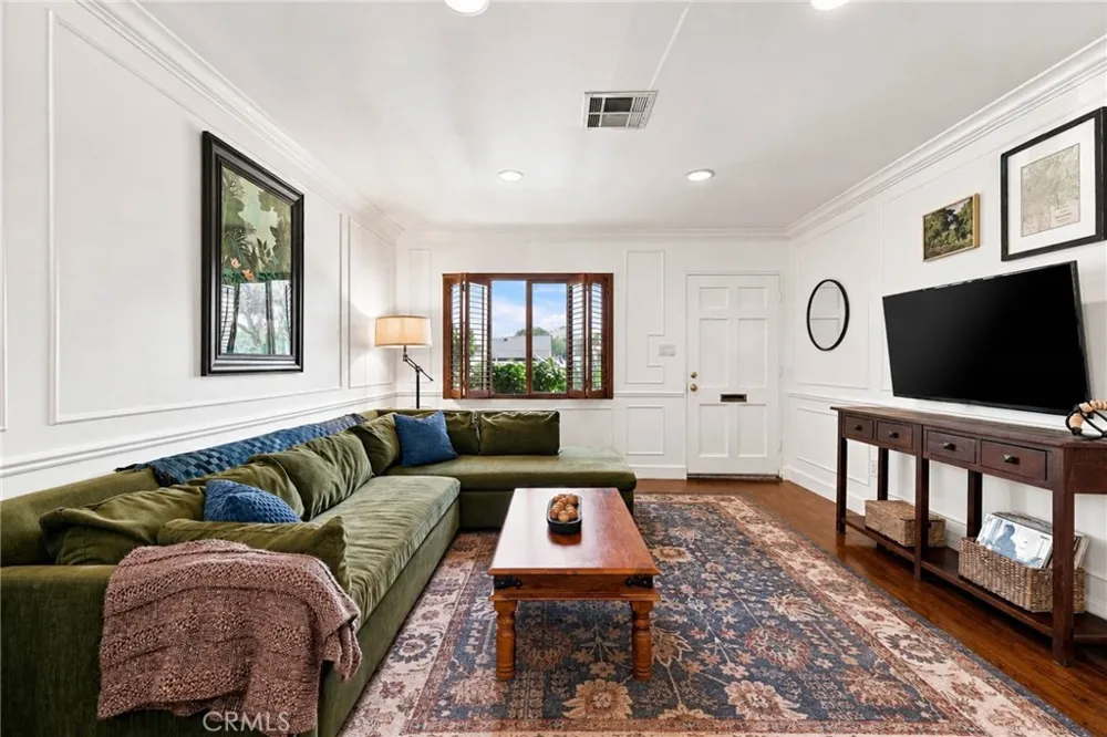 8337 Lennox Avenue Panorama City, CA 91402