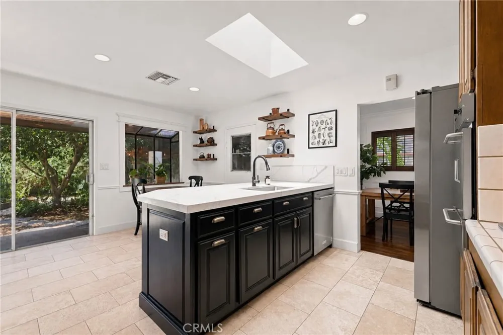 8337 Lennox Avenue Panorama City, CA 91402