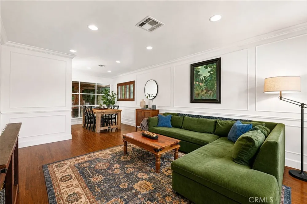 8337 Lennox Avenue Panorama City, CA 91402