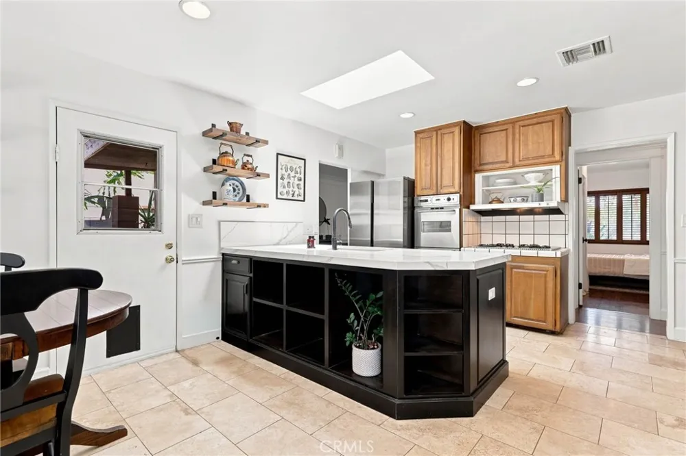 8337 Lennox Avenue Panorama City, CA 91402