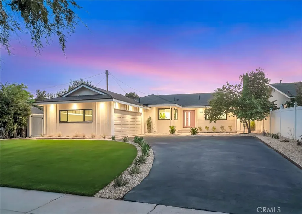 7915 Owensmouth Canoga Park, CA 91304