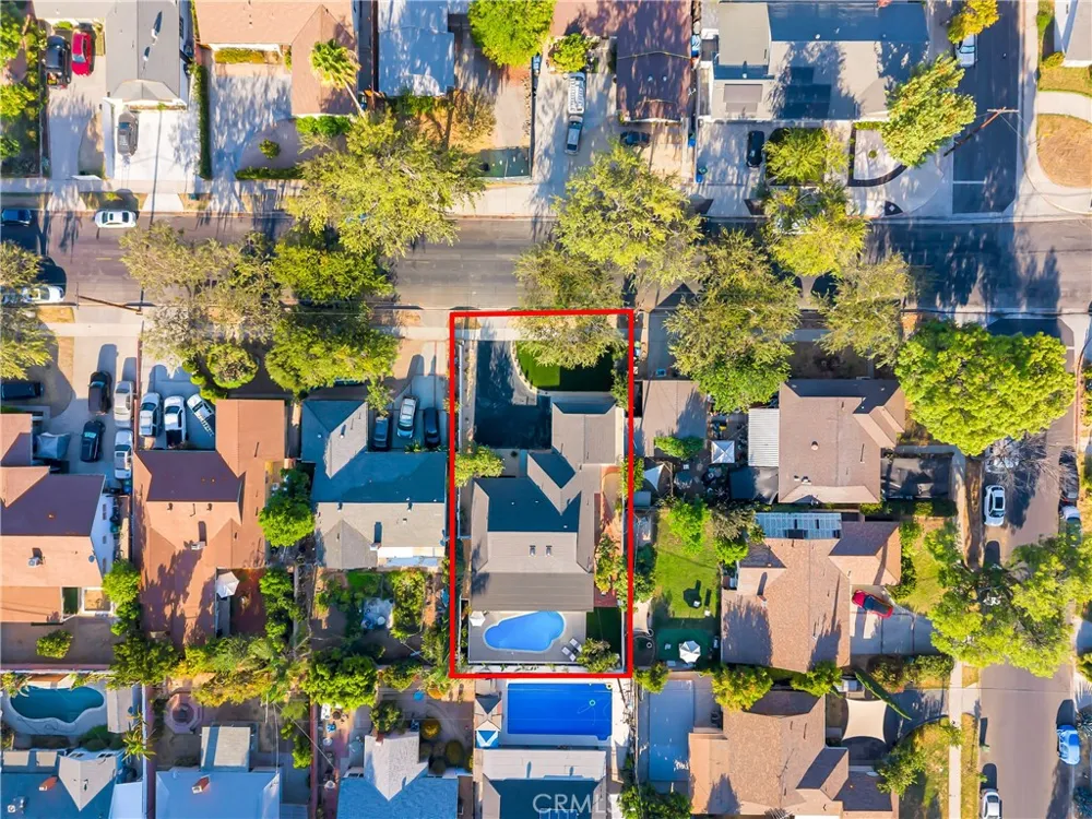 7915 Owensmouth Canoga Park, CA 91304