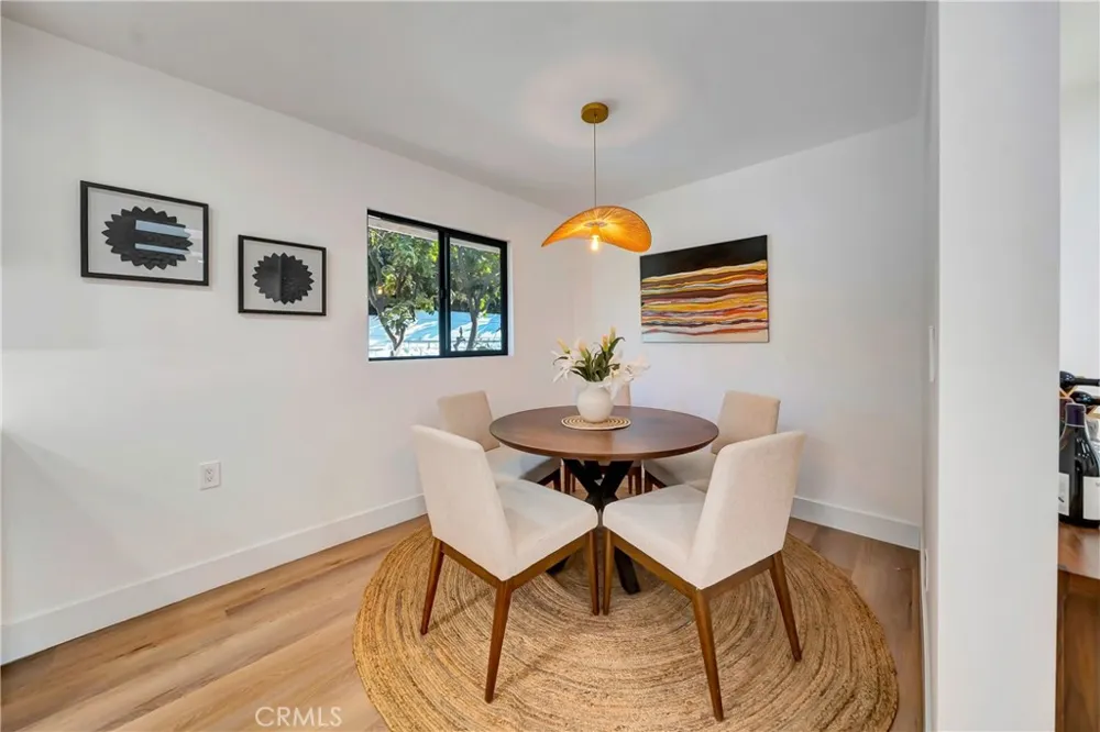 7915 Owensmouth Canoga Park, CA 91304