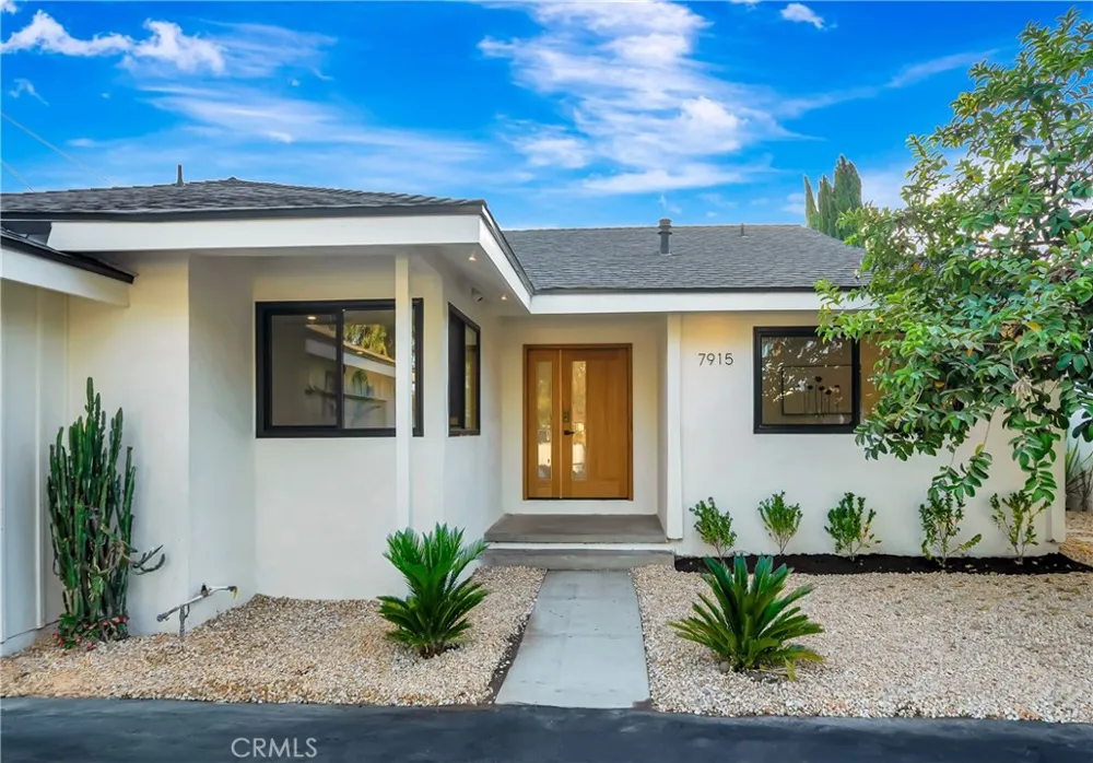 7915 Owensmouth Canoga Park, CA 91304