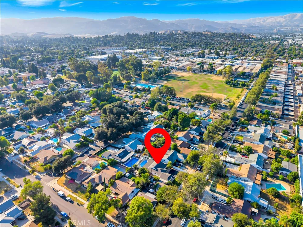 7915 Owensmouth Canoga Park, CA 91304