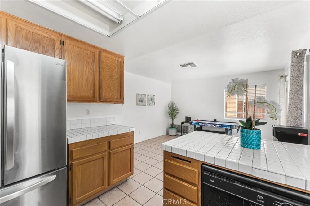 40201 La Cota Drive Palmdale, CA 93550