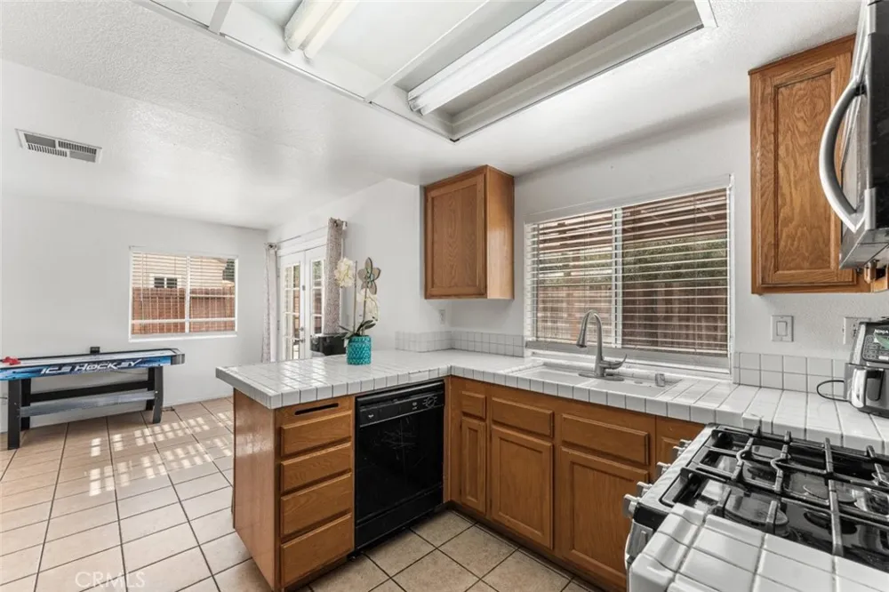 40201 La Cota Drive Palmdale, CA 93550