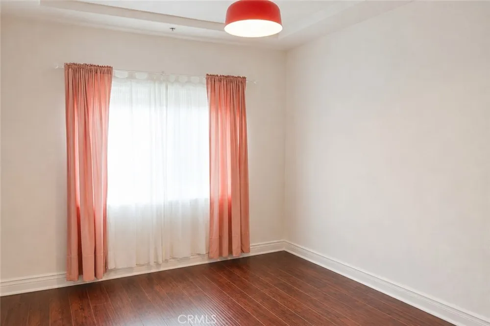 4128 Whitsett #101 Studio City, CA 91604