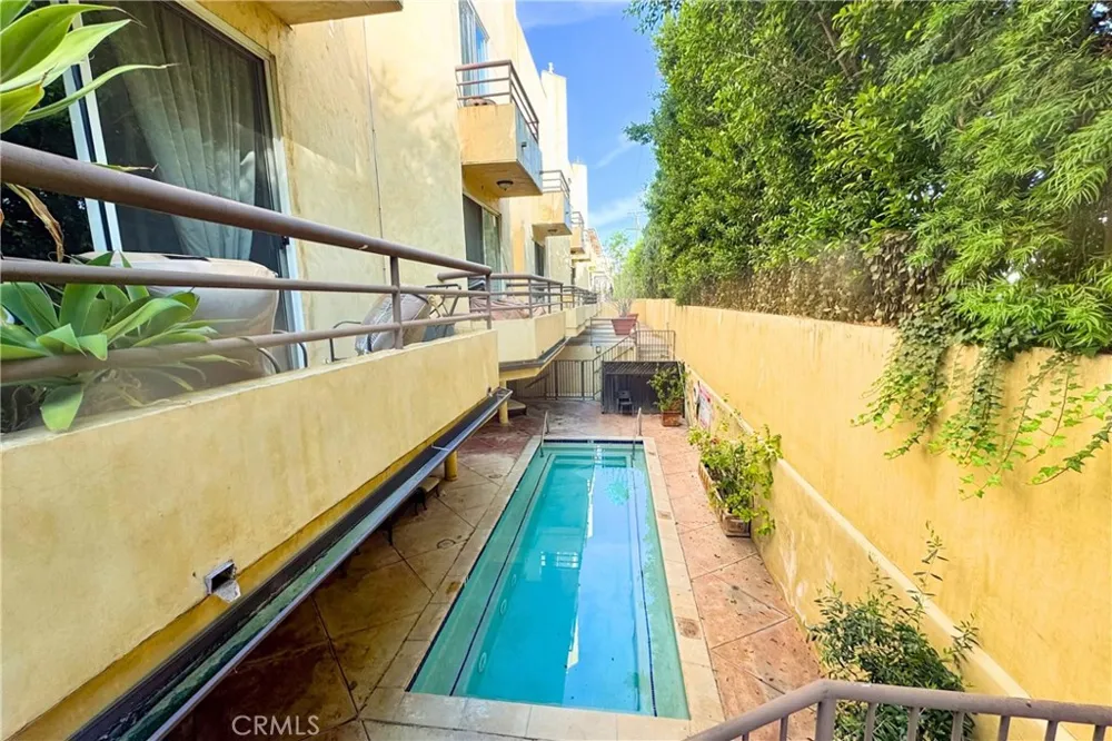 4128 Whitsett #101 Studio City, CA 91604