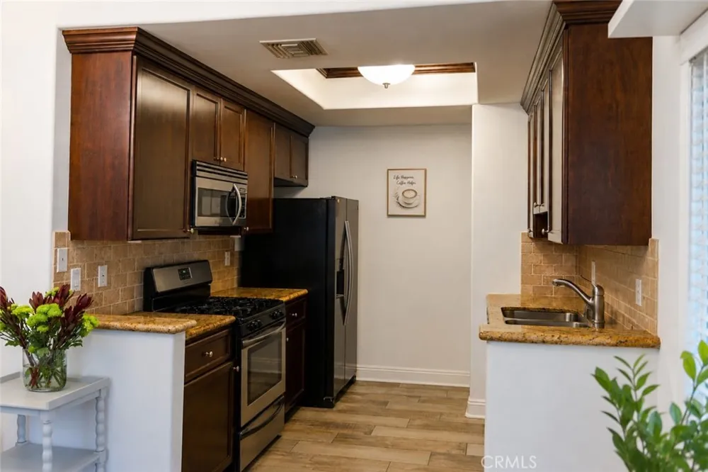 4128 Whitsett #101 Studio City, CA 91604