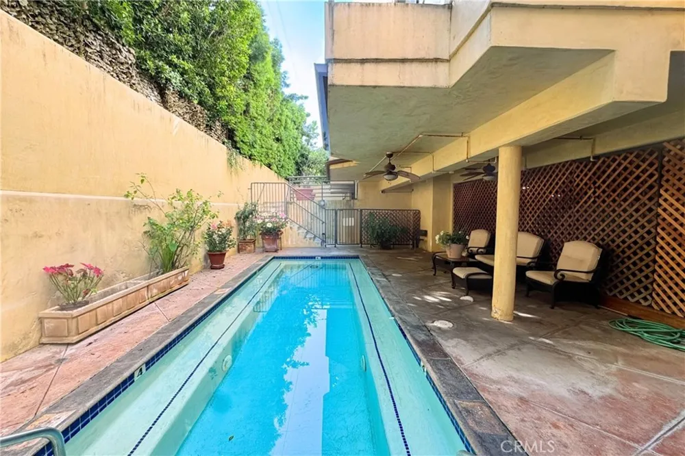 4128 Whitsett #101 Studio City, CA 91604