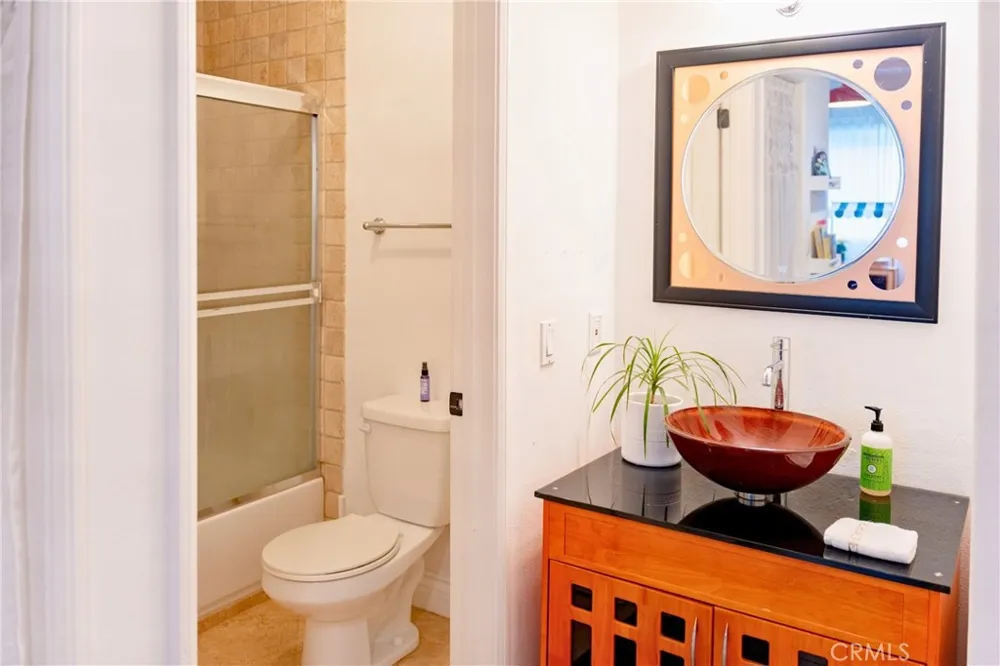 4128 Whitsett #101 Studio City, CA 91604