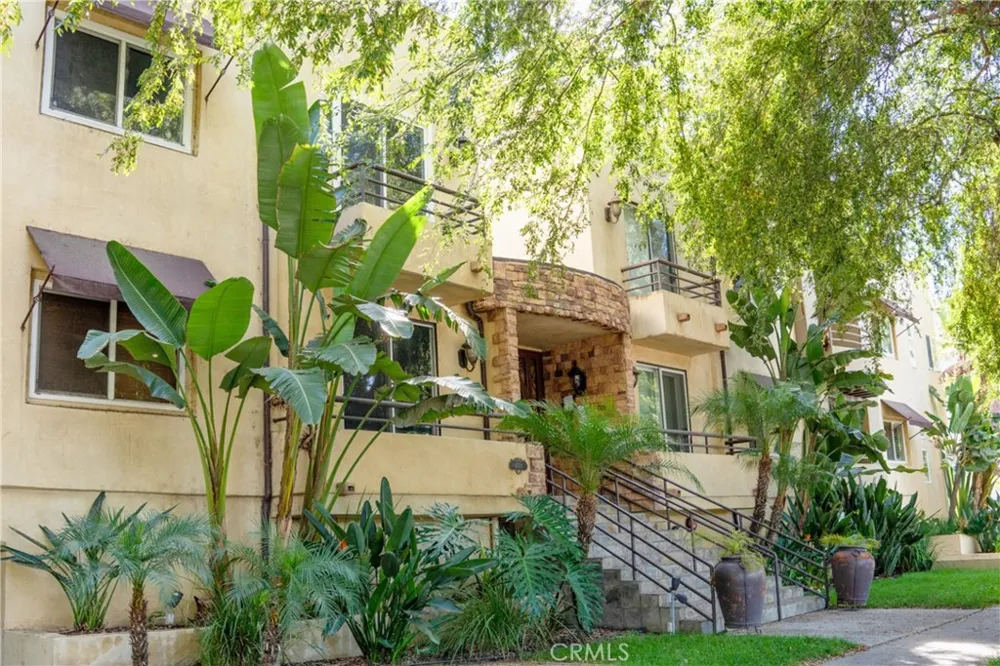 4128 Whitsett #101 Studio City, CA 91604