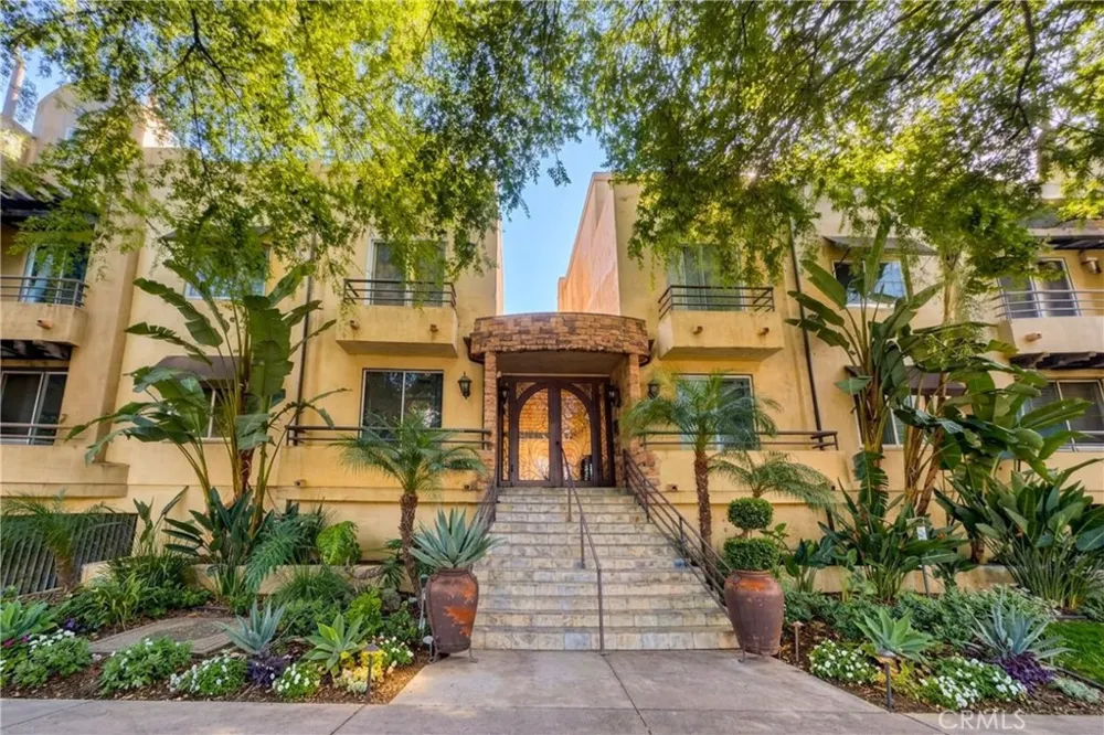 4128 Whitsett #101 Studio City, CA 91604