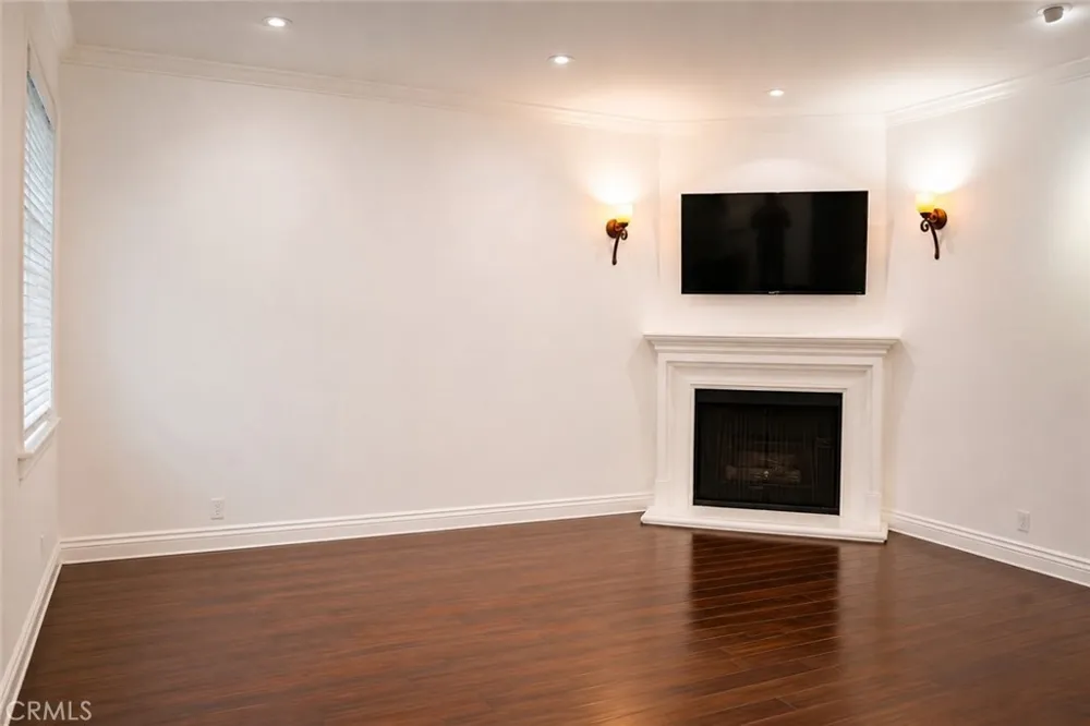 4128 Whitsett #101 Studio City, CA 91604
