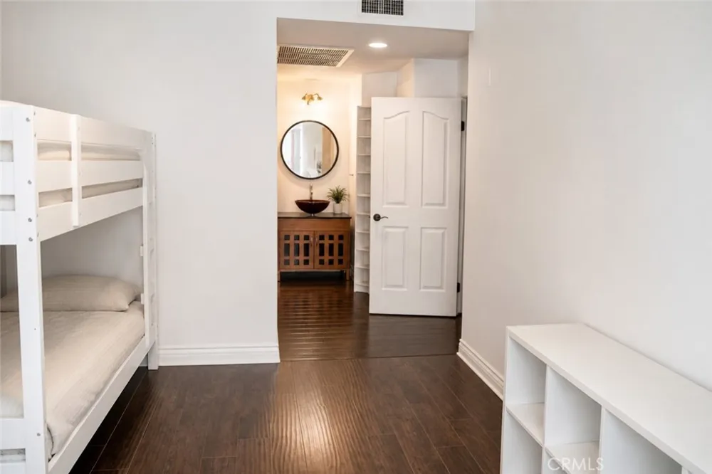 4128 Whitsett #101 Studio City, CA 91604