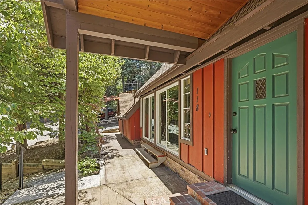 118 E LANE Lake Arrowhead, CA 92352