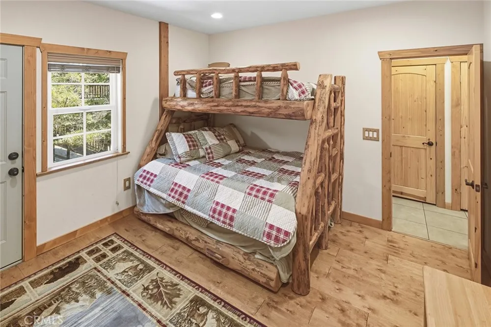 118 E LANE Lake Arrowhead, CA 92352