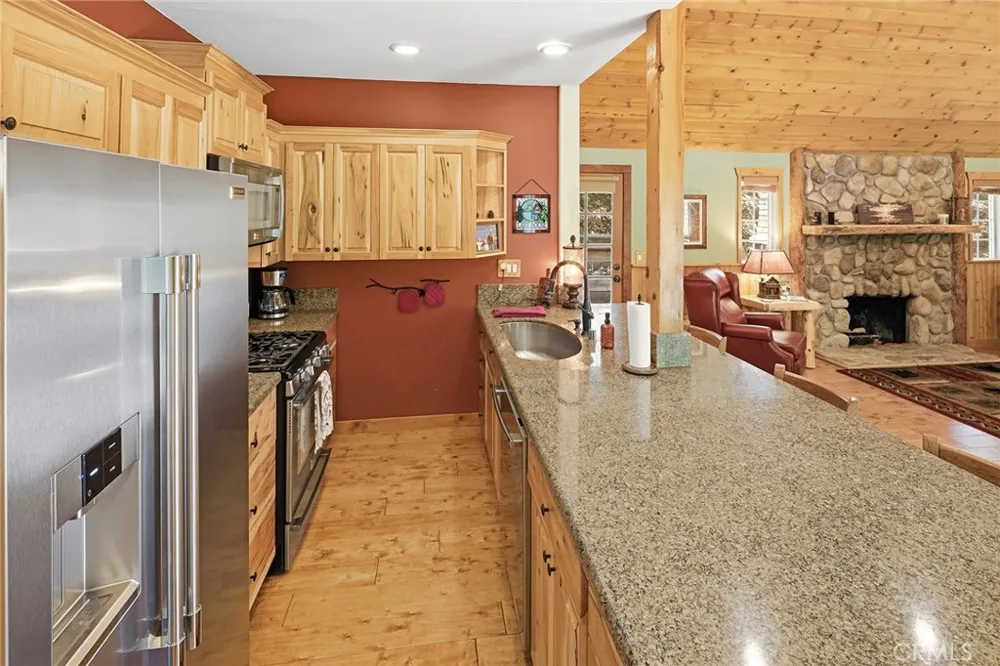 118 E LANE Lake Arrowhead, CA 92352