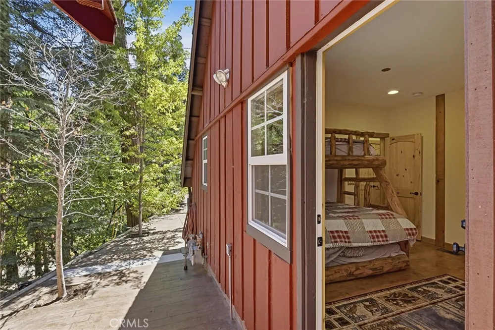 118 E LANE Lake Arrowhead, CA 92352