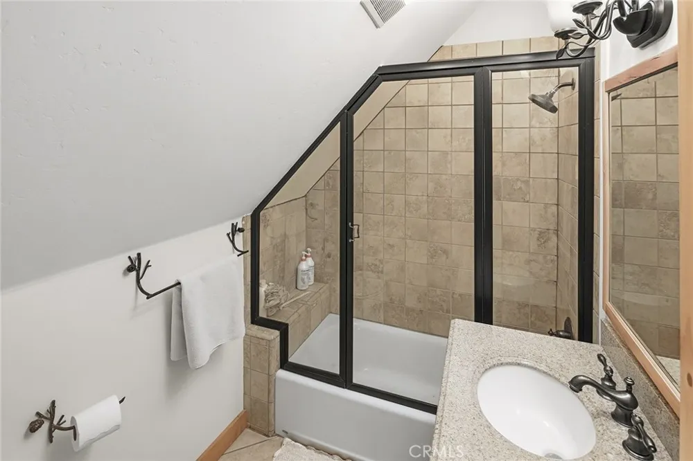 118 E LANE Lake Arrowhead, CA 92352