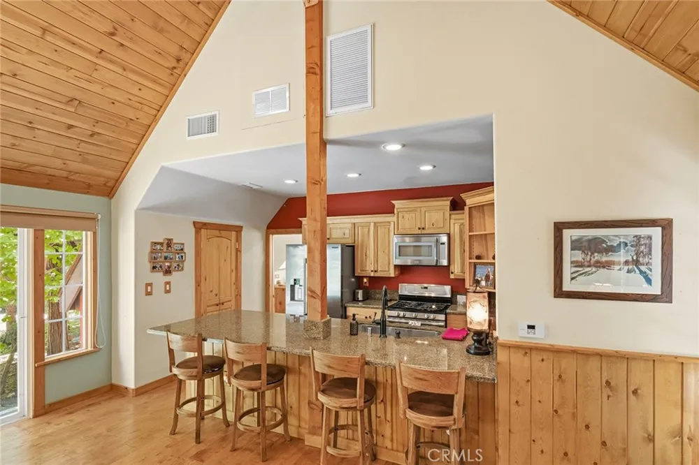 118 E LANE Lake Arrowhead, CA 92352