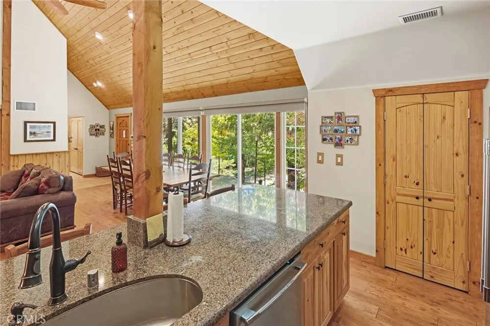 118 E LANE Lake Arrowhead, CA 92352