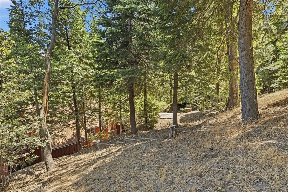 118 E LANE Lake Arrowhead, CA 92352