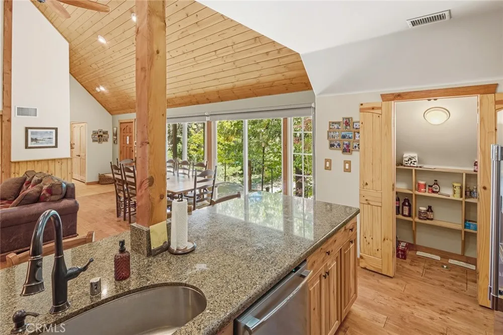 118 E LANE Lake Arrowhead, CA 92352
