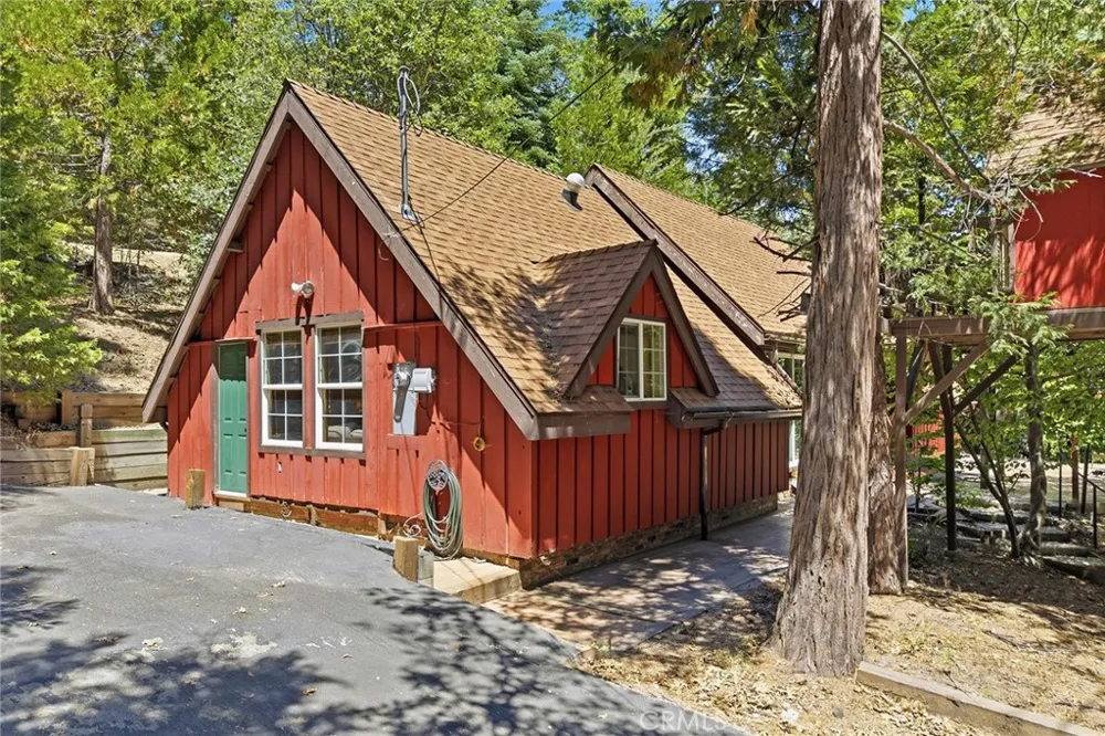 118 E LANE Lake Arrowhead, CA 92352