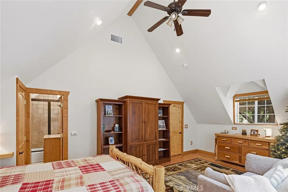 118 E LANE Lake Arrowhead, CA 92352