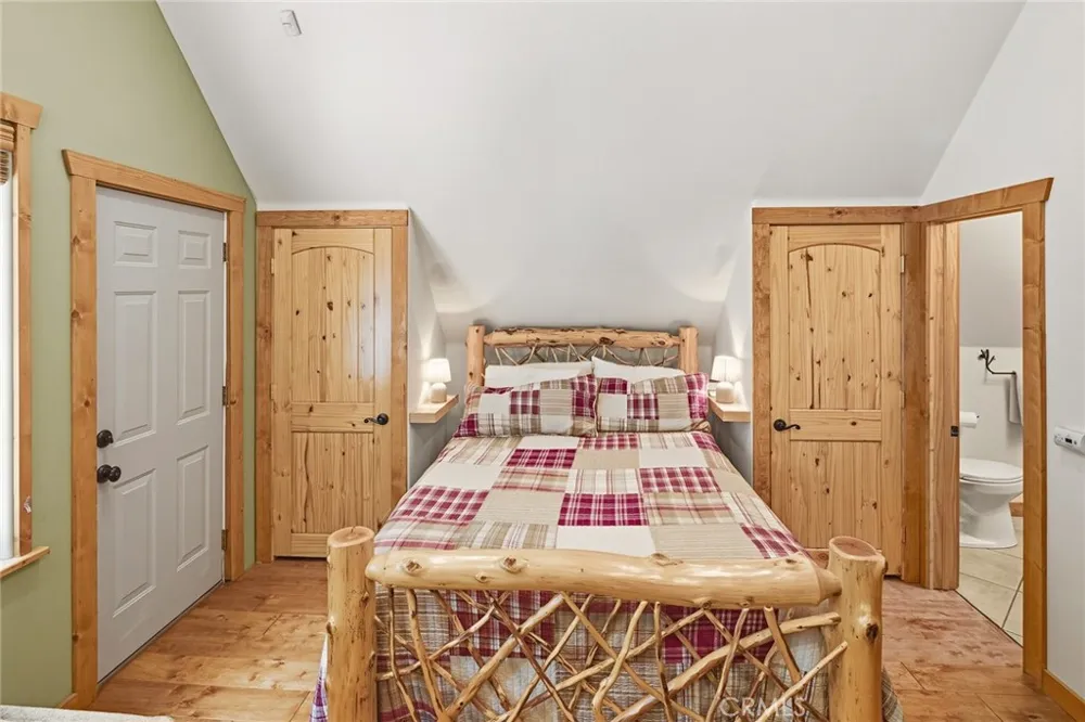 118 E LANE Lake Arrowhead, CA 92352