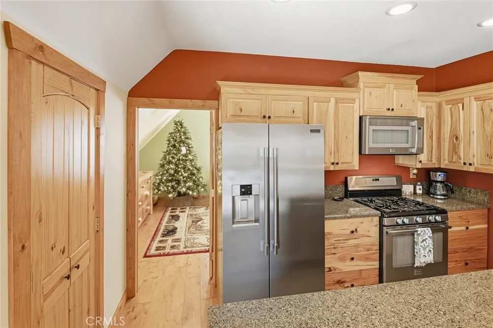 118 E LANE Lake Arrowhead, CA 92352