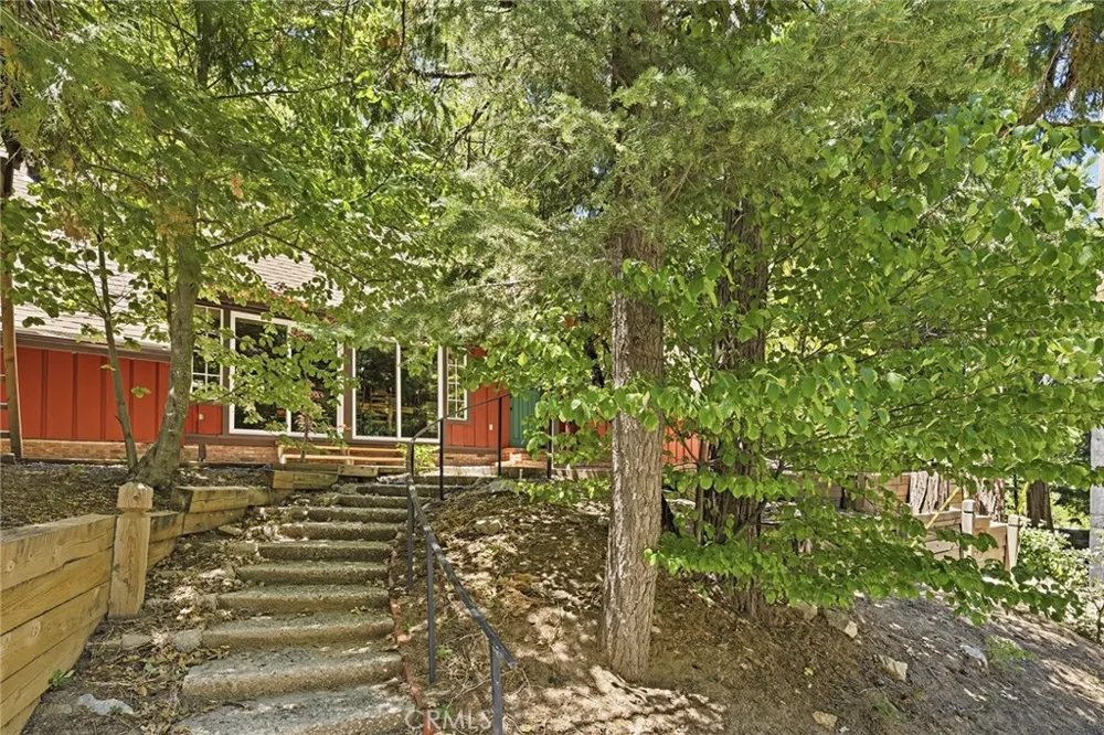 118 E LANE Lake Arrowhead, CA 92352