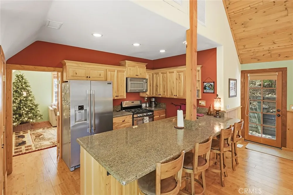 118 E LANE Lake Arrowhead, CA 92352