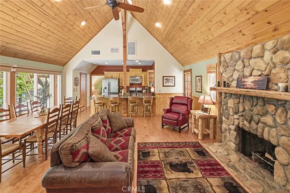 118 E LANE Lake Arrowhead, CA 92352
