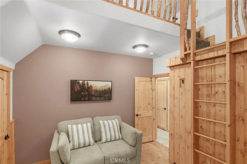 118 E LANE Lake Arrowhead, CA 92352