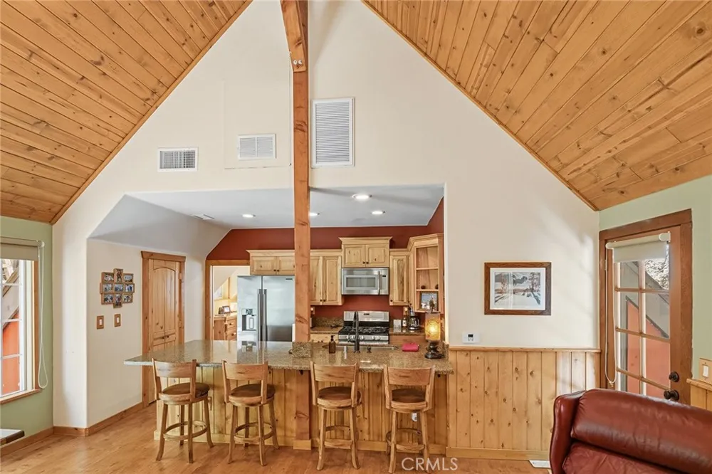 118 E LANE Lake Arrowhead, CA 92352