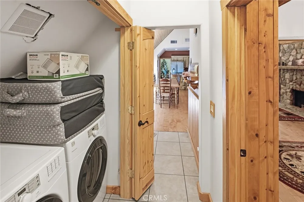 118 E LANE Lake Arrowhead, CA 92352