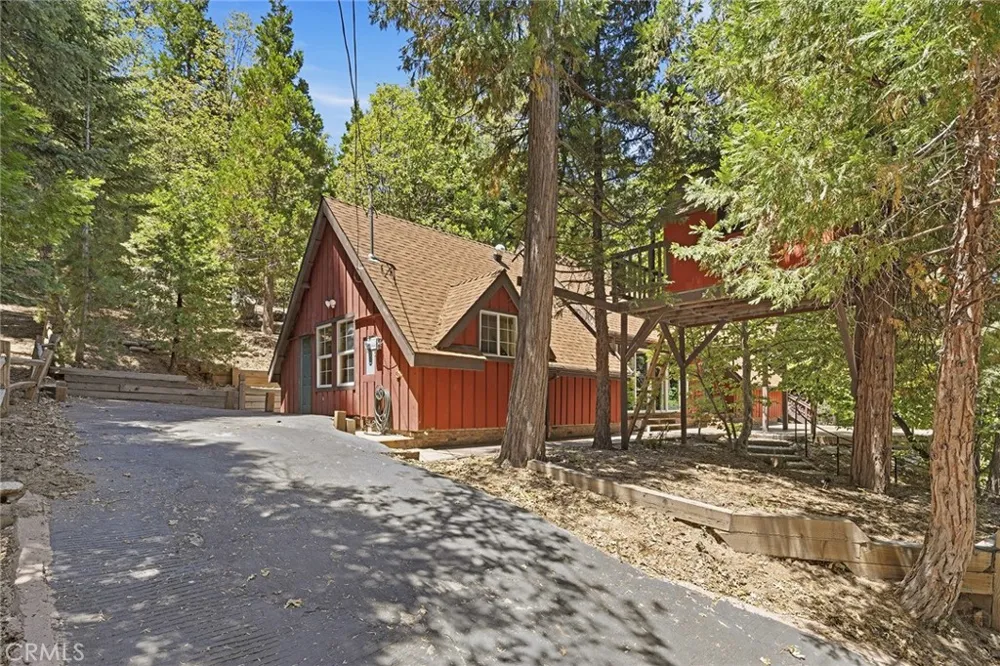 118 E LANE Lake Arrowhead, CA 92352