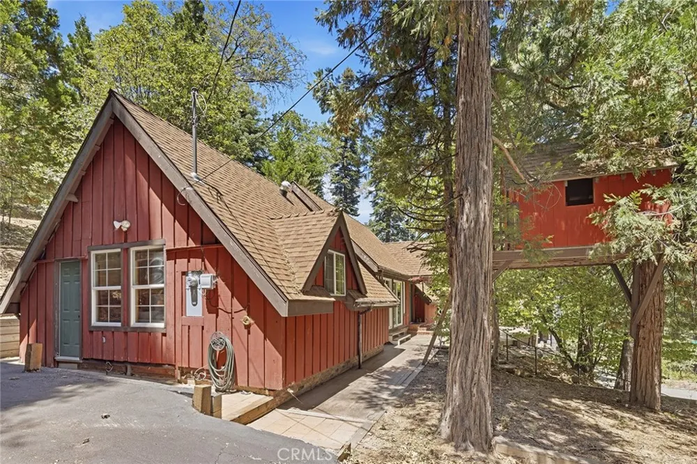 118 E LANE Lake Arrowhead, CA 92352