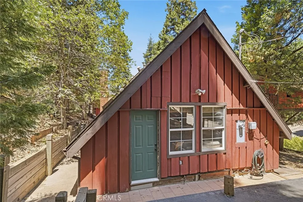 118 E LANE Lake Arrowhead, CA 92352
